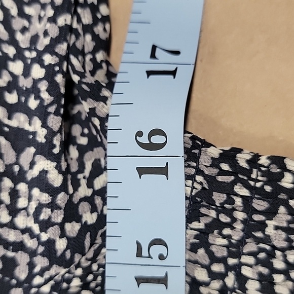 Express Printed Smocked Top, Size M, NEW with Tags, Black White, Gray - Picture 7 of 9